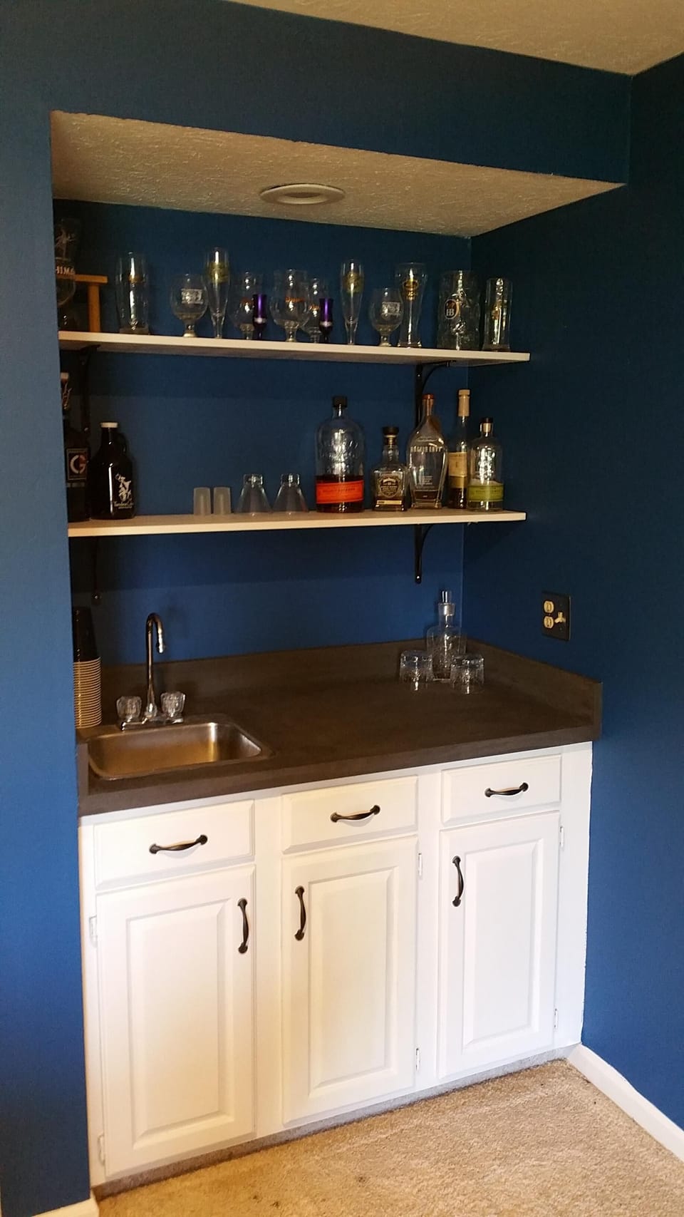 w/ Mini Bar