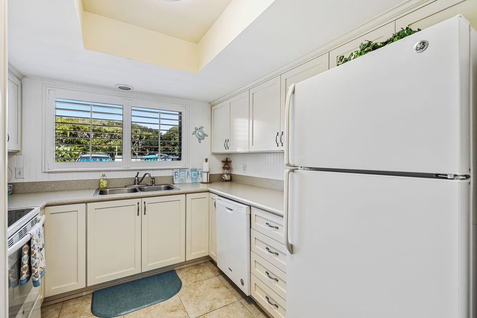 Fully equipped kitchen.