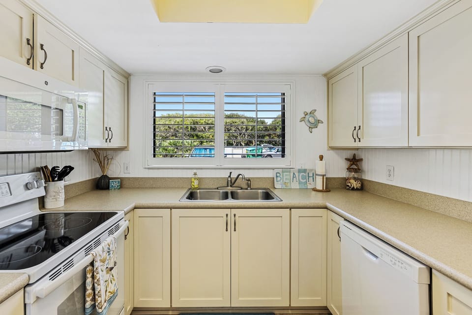 Fully equipped kitchen.