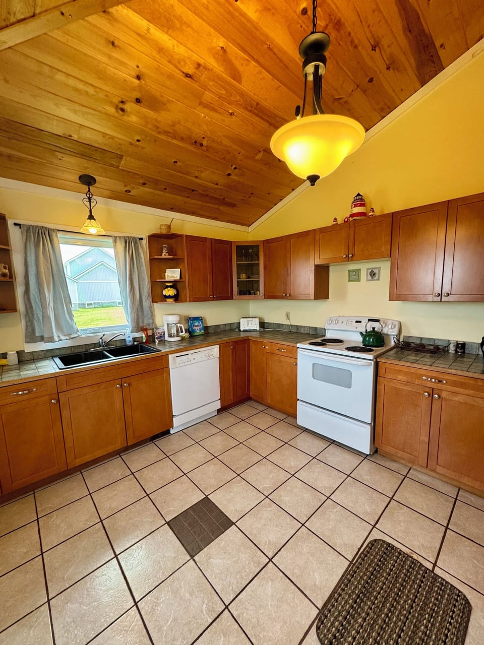 modern kitchen with plenty of amenities