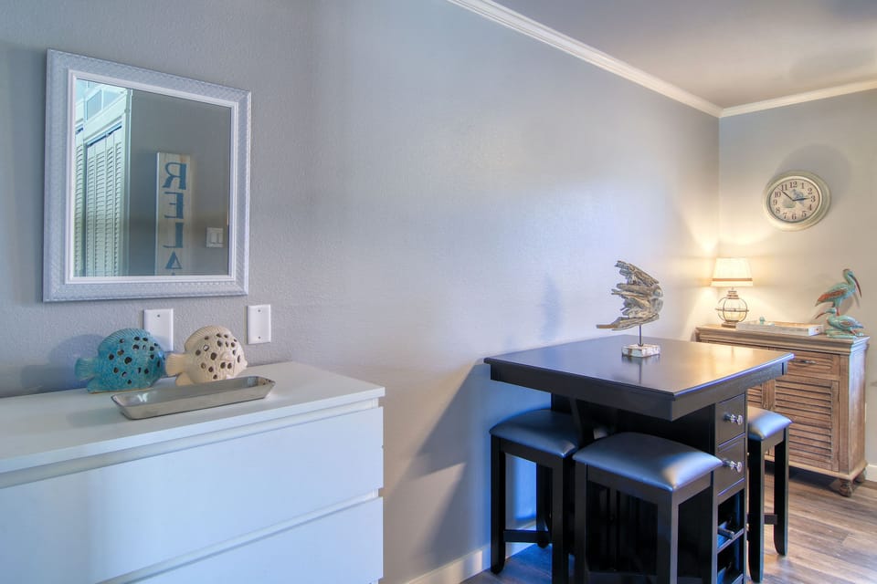 Living Area - Cozy corner for breakfast nook or casual meals