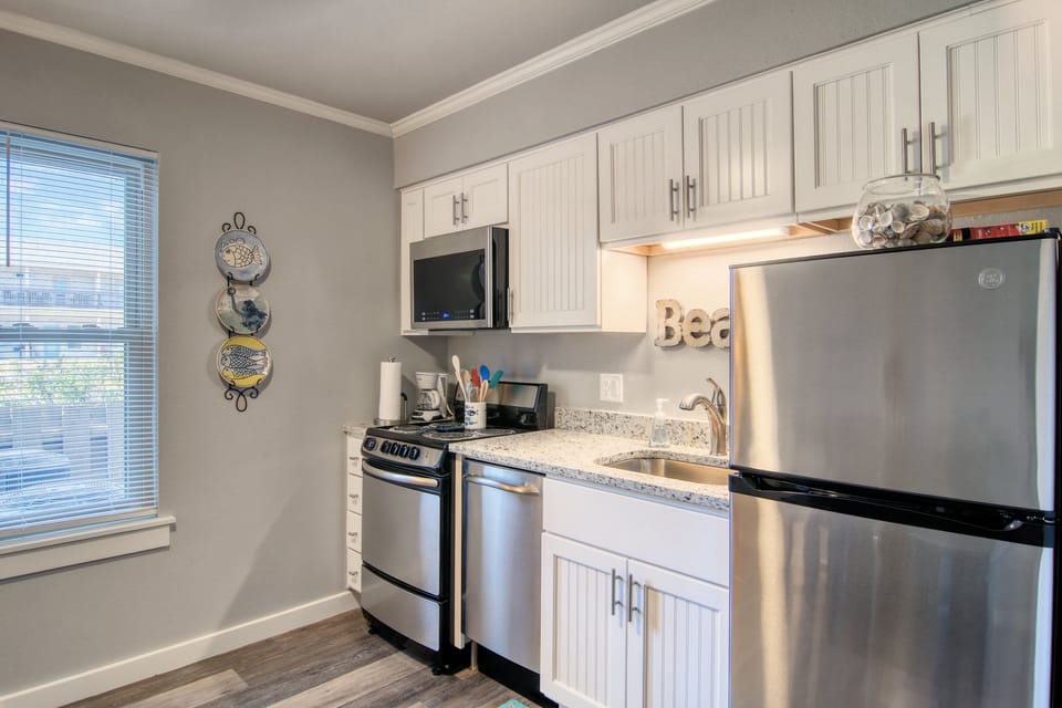 Kitchen - Stylish space that maximizes efficiency without compromising on modern amenities