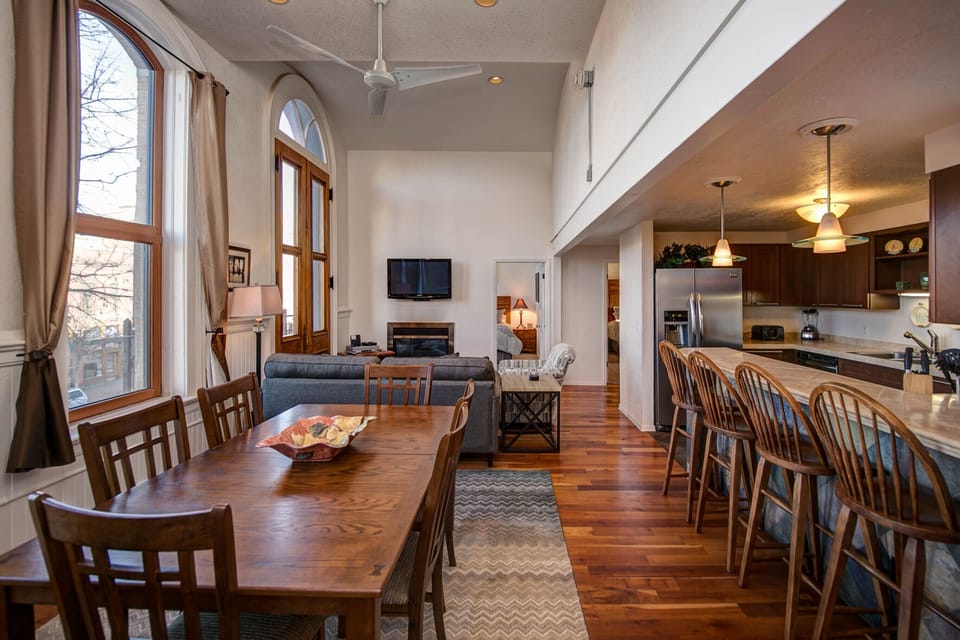 Serve your guests a delicious meal | Main Level