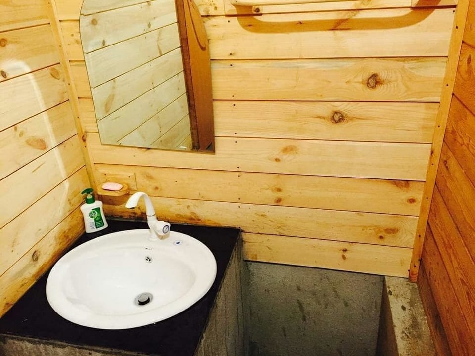 Bathroom sink