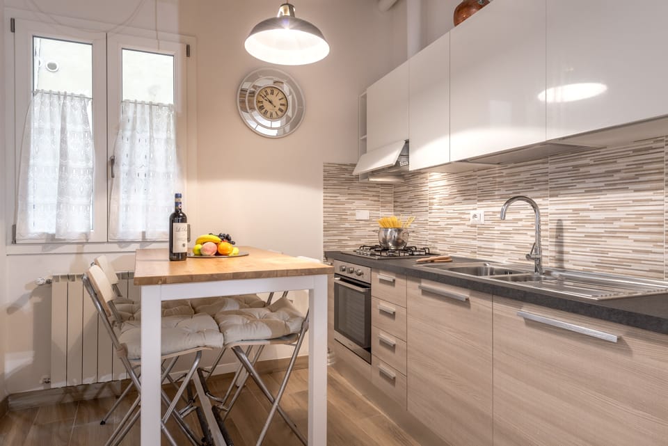 Comfort Apartment, 1 Bedroom, Non Smoking | Private kitchenette | Full-size fridge, microwave, oven, stovetop