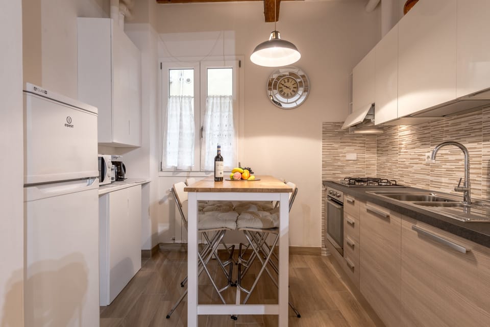Comfort Apartment, 1 Bedroom, Non Smoking | Private kitchenette | Full-size fridge, microwave, oven, stovetop