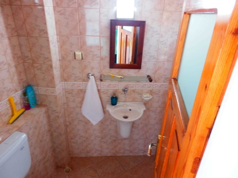 Shower, towels