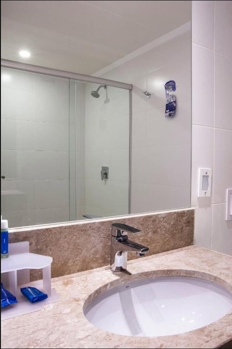 Shower, rainfall showerhead, free toiletries, hair dryer