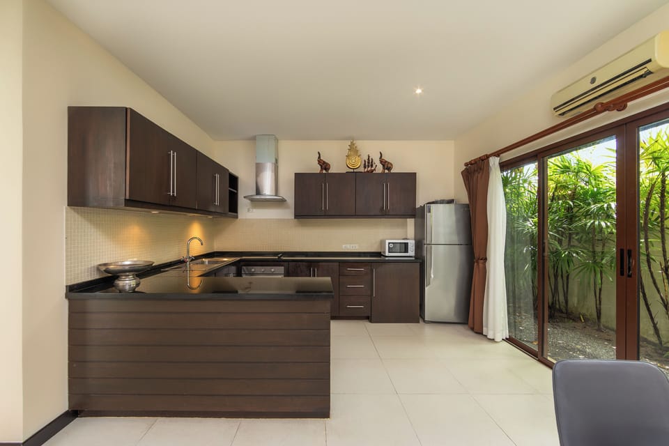 Comfort Villa, 3 Bedrooms | Private kitchen | Full-size fridge, microwave, stovetop, dishwasher