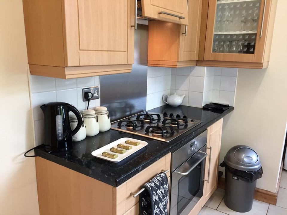 Royle House | Private kitchen | Fridge, microwave, coffee/tea maker, electric kettle
