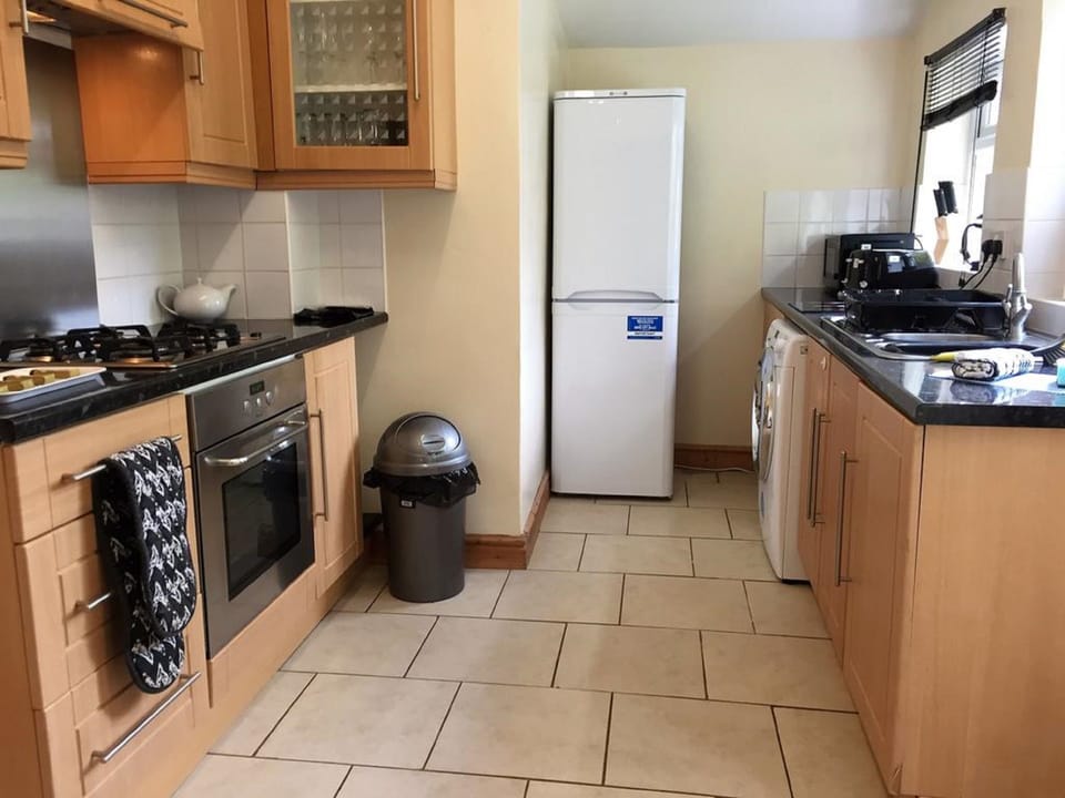 Royle House | Private kitchen | Fridge, microwave, coffee/tea maker, electric kettle