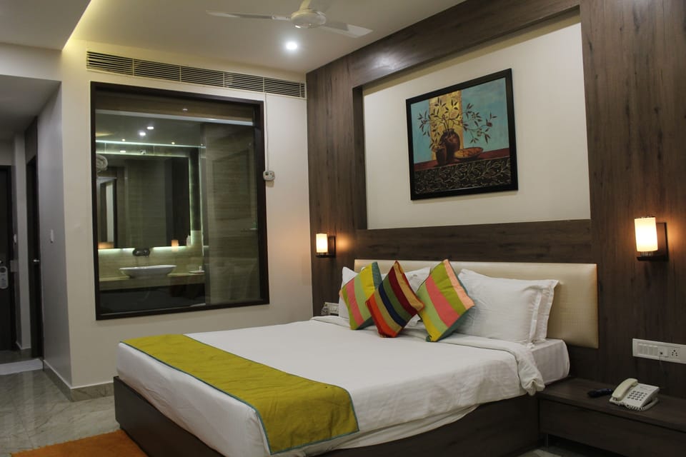 Deluxe Room, 1 Double Bed, Non Smoking | Desk, rollaway beds, free WiFi