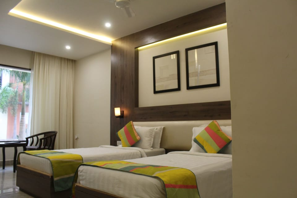Deluxe Room, 1 Double Bed, Non Smoking | Desk, rollaway beds, free WiFi