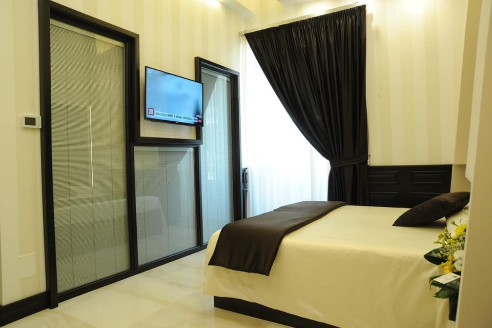 1 bedroom, minibar, desk, iron/ironing board