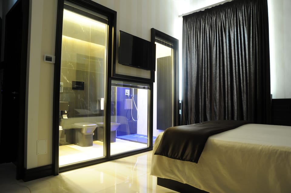 1 bedroom, minibar, desk, iron/ironing board