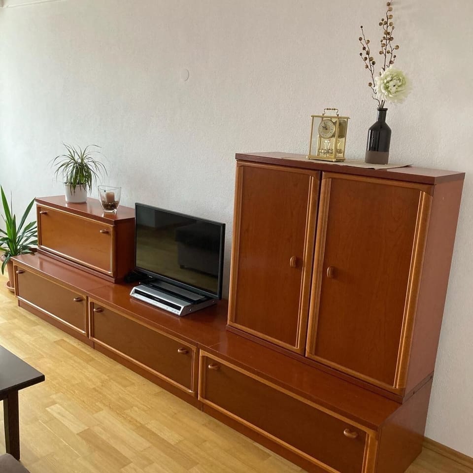 4 bedrooms, WiFi (free), bed sheets