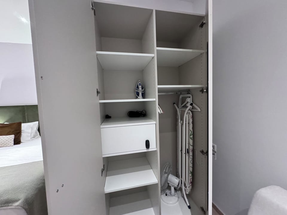 Iron/ironing board