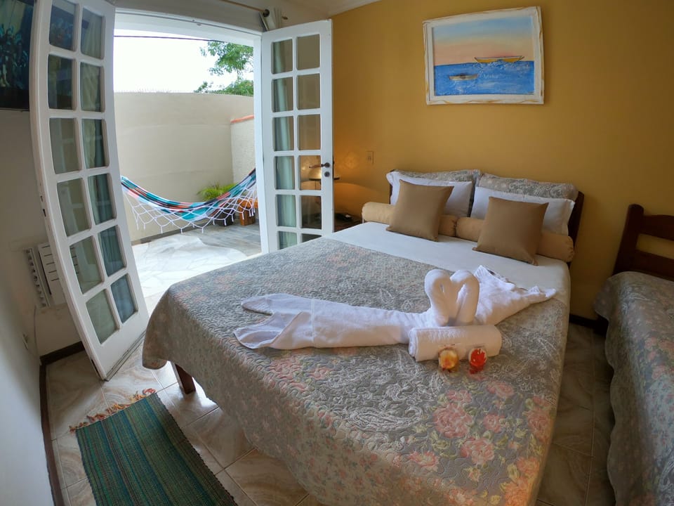 Minibar, blackout drapes, free WiFi, bed sheets
