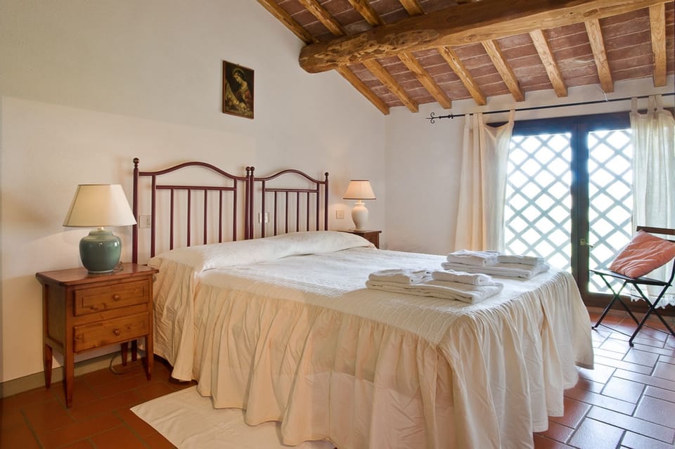 Superior Apartment, 2 Bedrooms (Duplex) | Premium bedding, in-room safe, bed sheets, wheelchair access