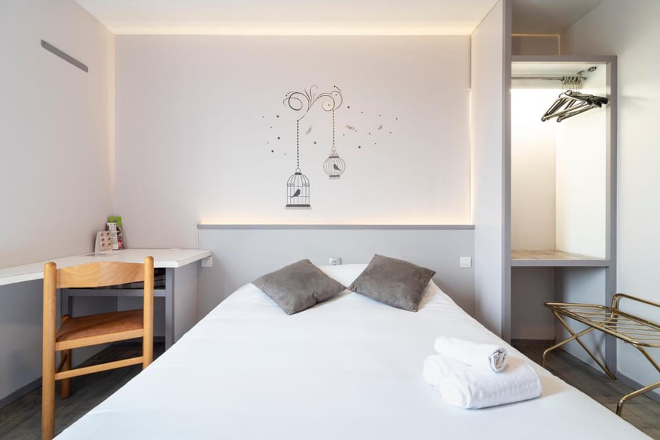 Desk, iron/ironing board, free WiFi, wheelchair access