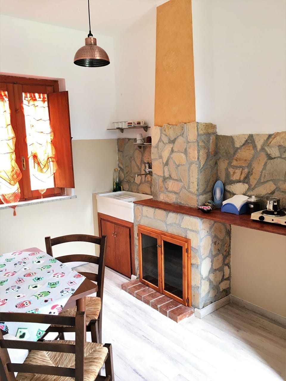 Classic Quadruple Room, Multiple Beds, Smoking | Private kitchenette | Fridge, stovetop, cookware/dishes/utensils