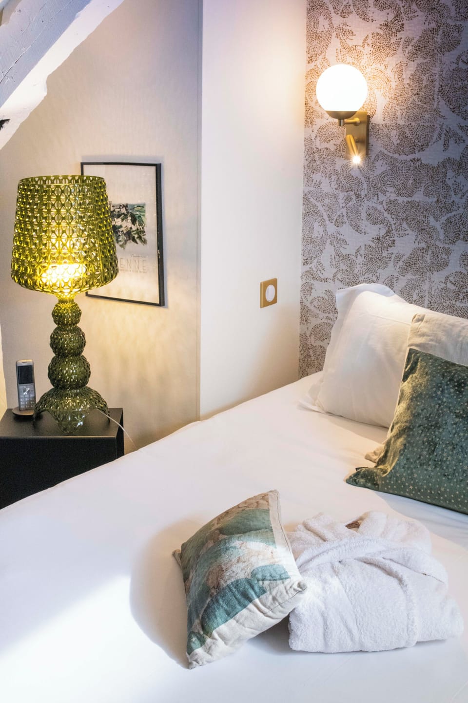 Standard Room | Pillowtop beds, minibar, desk, laptop workspace