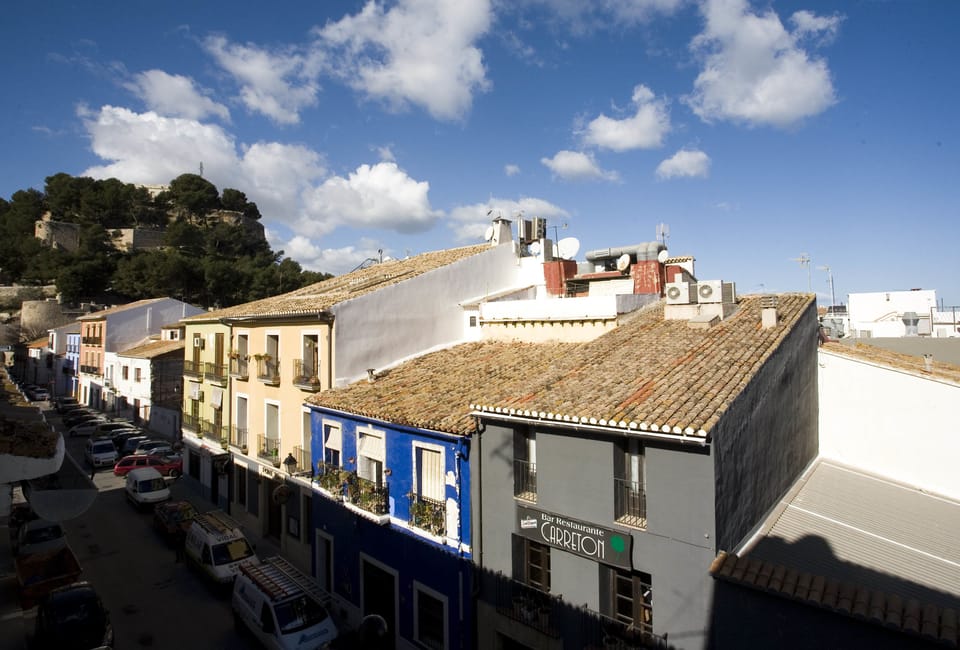 Junior Suite Deluxe room harbor view | Minibar, in-room safe, individually decorated, desk