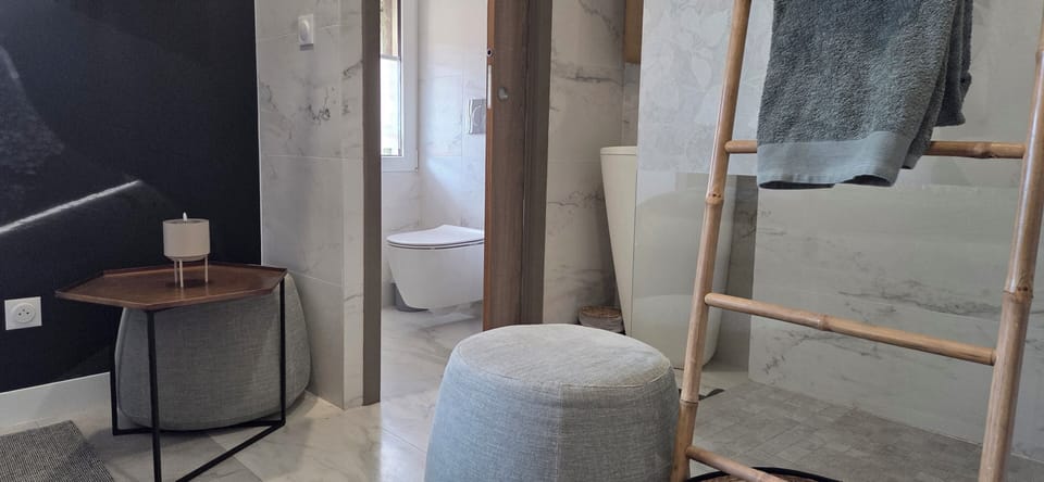 Comfort Double | Bathroom | Shower, free toiletries, bidet, towels