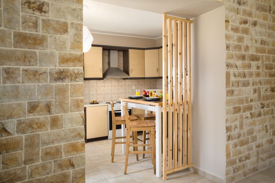 Family Villa | Private kitchen | Full-size fridge, microwave, oven, stovetop