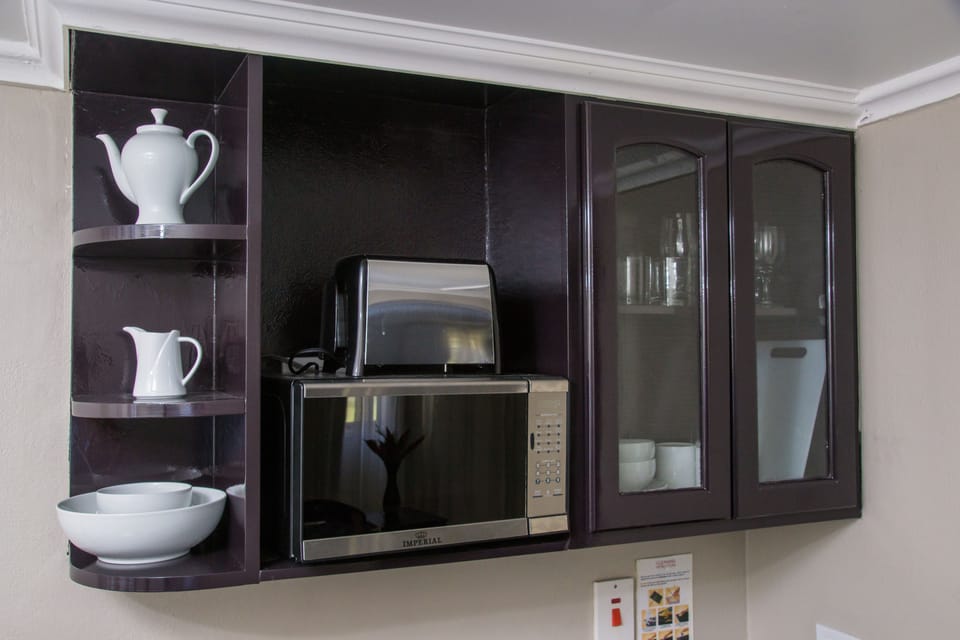 Junior Suite, 1 Bedroom, Partial Ocean View | Private kitchen | Microwave, electric kettle
