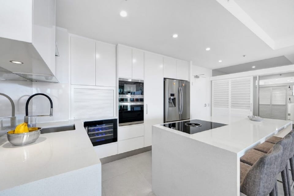 1 Bedroom Superior Water View Apartment | Private kitchen | Coffee/tea maker, full-size fridge, microwave, oven