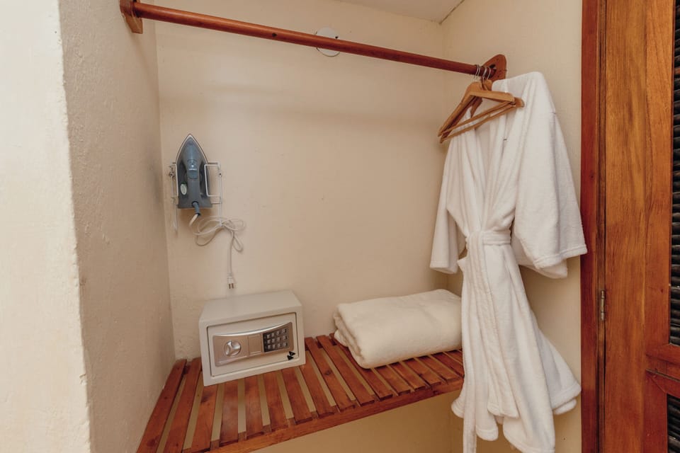 Deluxe Room, Balcony, Sea View | Safe