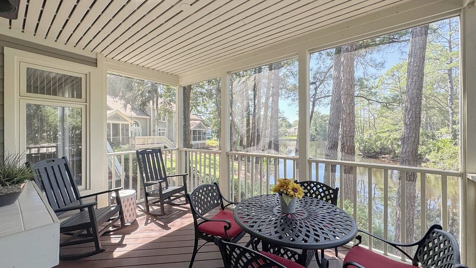 Screened-in Porch