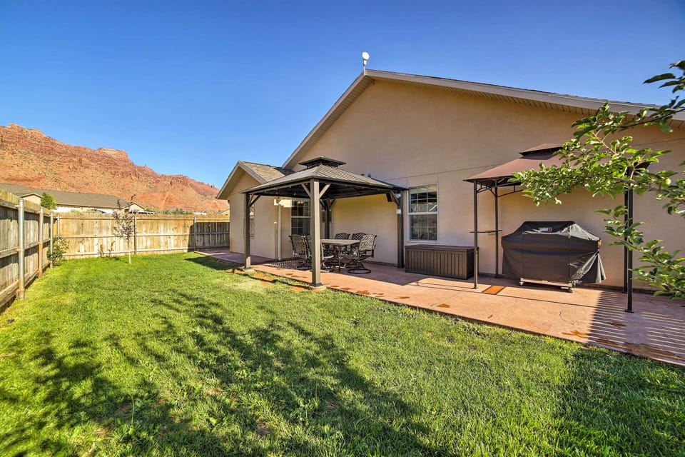 Backyard w/ Patio & Gas Grill