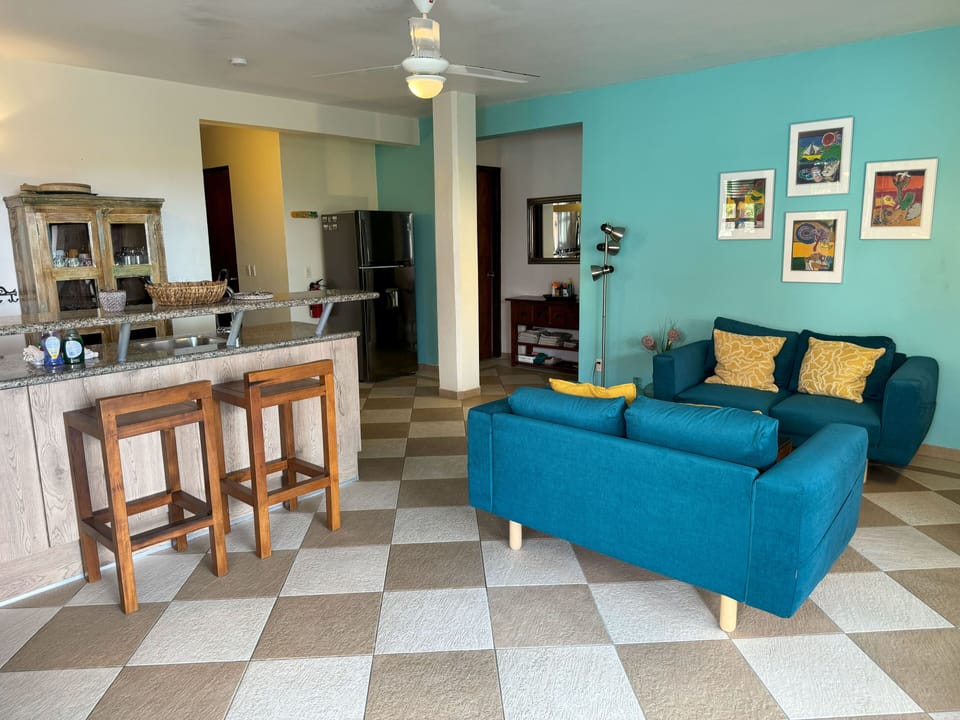 Woonkamer en open keuken
Living room and open-plan kitchen