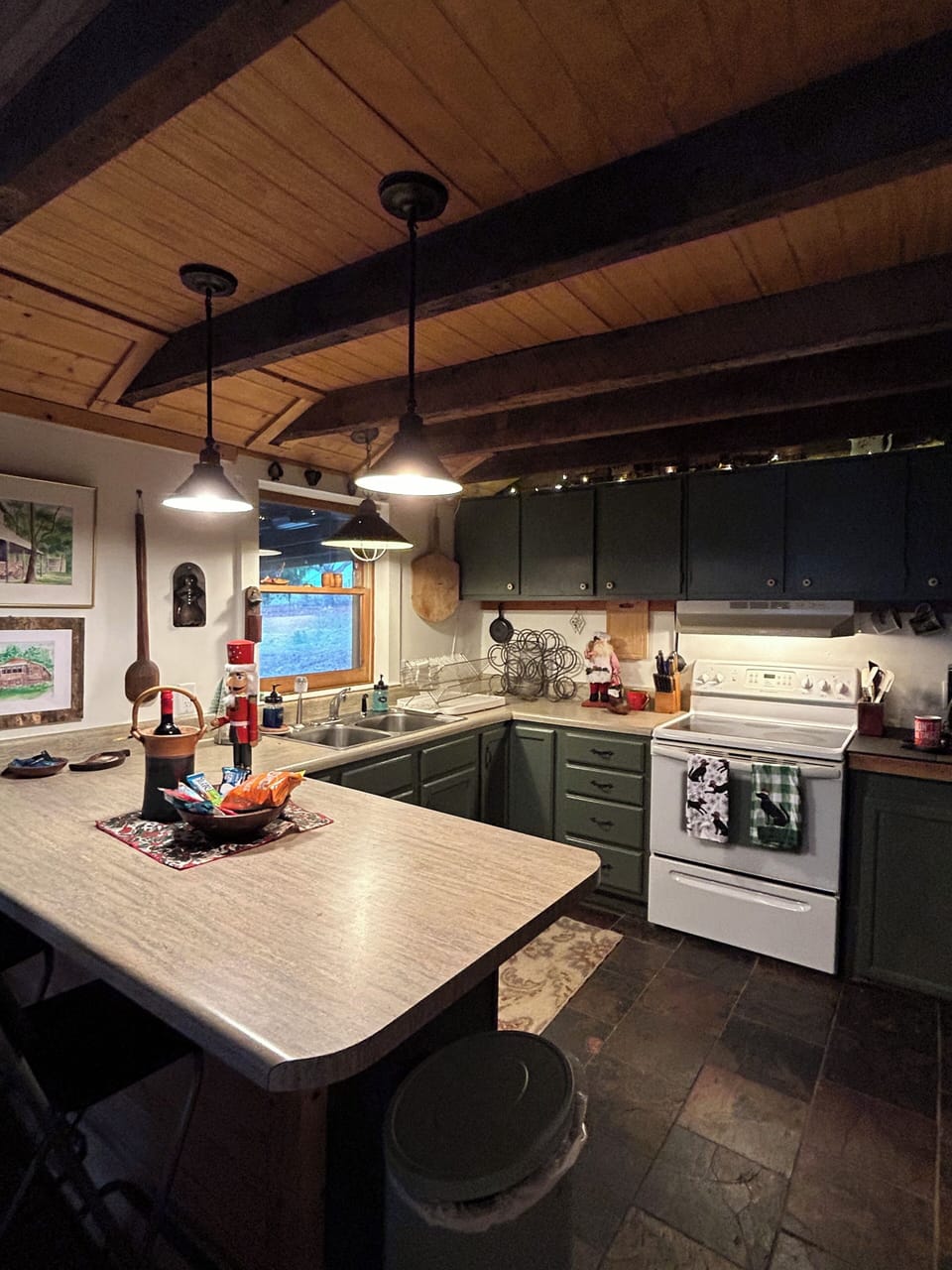 Full Kitchen- Lots of counter space with everything you need.