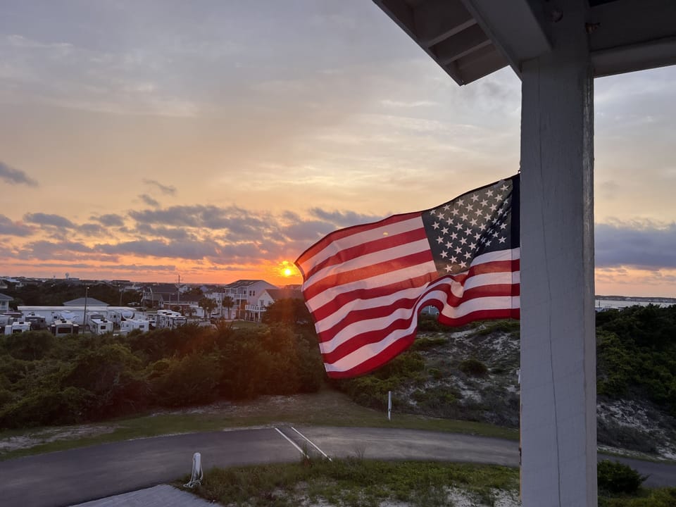 Amazing Sunsets from Front Upper Deck.   Grab your favorite beverage and enjoy!