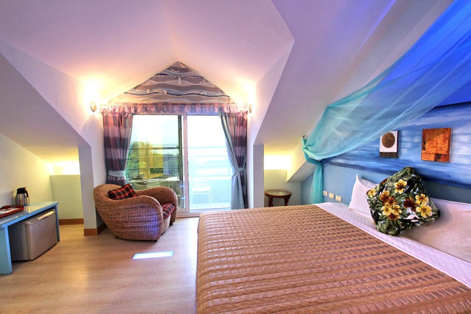 Deluxe Double Room, 1 Queen Bed, Balcony, Sea View | Interior detail
