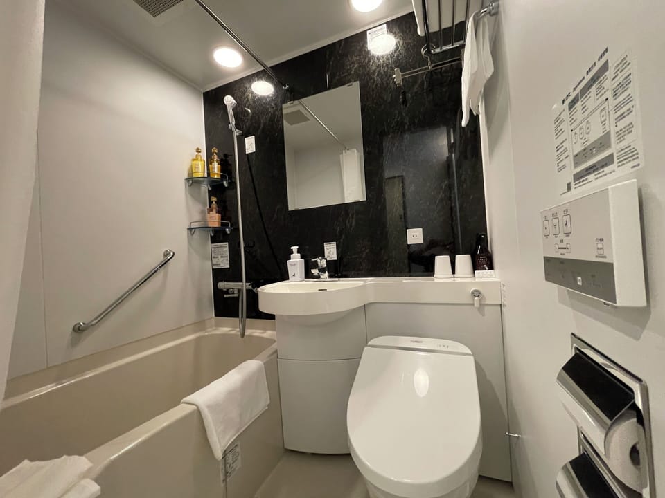Superior Twin Room, Non Smoking | Bathroom | Combined shower/tub, hair dryer, slippers, electronic bidet