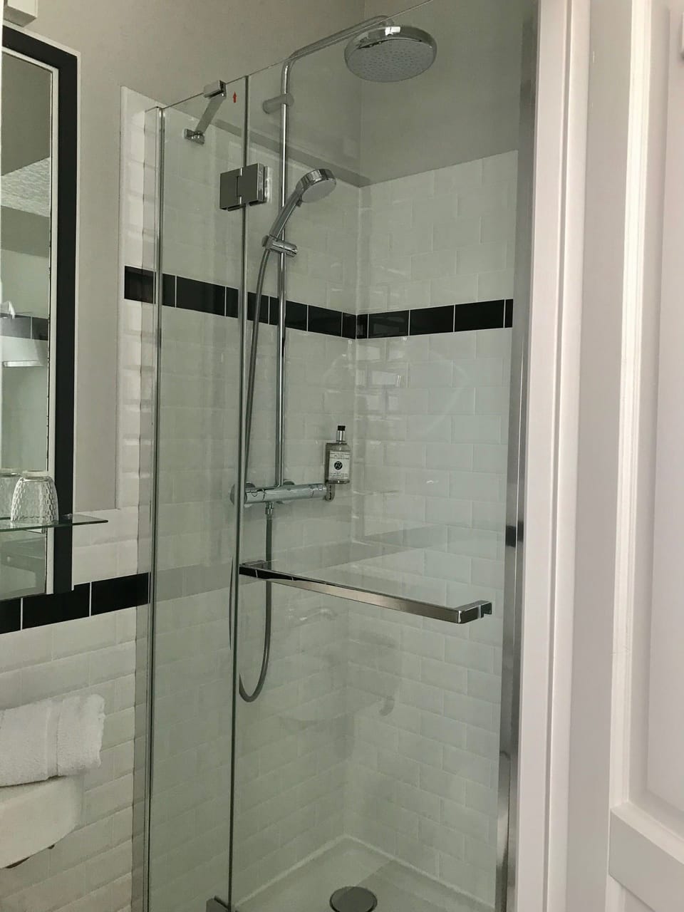Elegance Double Room | Bathroom | Shower, rainfall showerhead, free toiletries, hair dryer