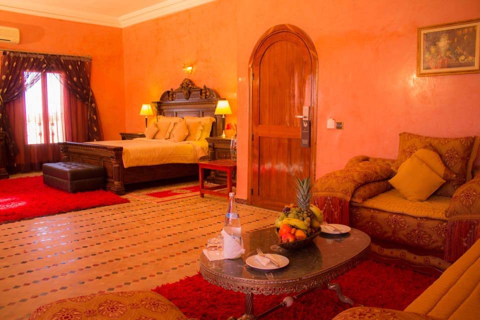Senior Suite | Premium bedding, minibar, in-room safe, desk