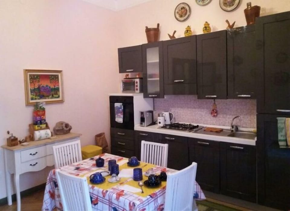 Free daily self-serve breakfast