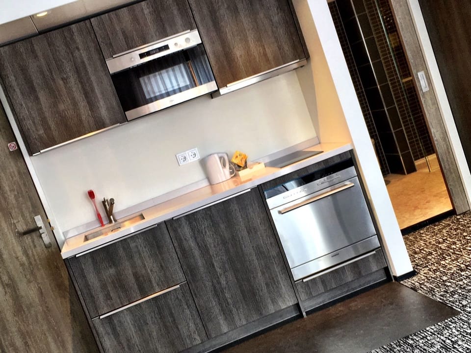 Standard Room | In-room safe, desk, soundproofing, iron/ironing board