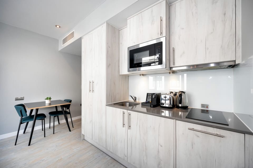 Fridge, microwave, stovetop, dishwasher