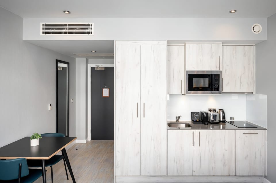 Studio (Sleeps 2) | Premium bedding, desk, blackout drapes, iron/ironing board