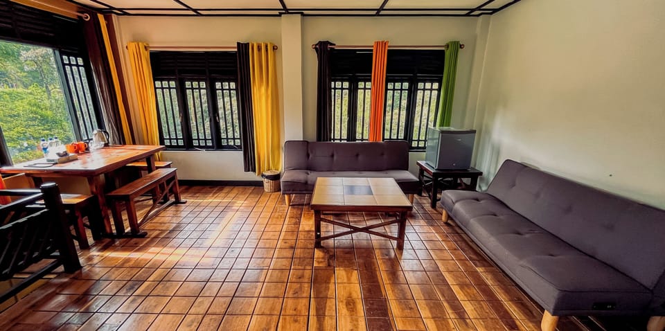 Executive Suite | Living area | Flat-screen TV