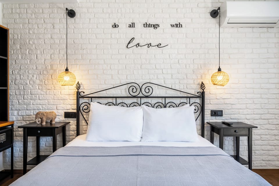 Comfort Double | Desk, soundproofing, free WiFi, bed sheets