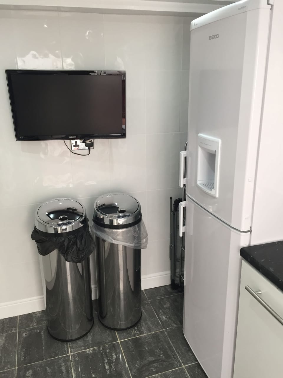 Luxury Apartment, Multiple Beds | Private kitchen | Full-size fridge, microwave, oven, stovetop