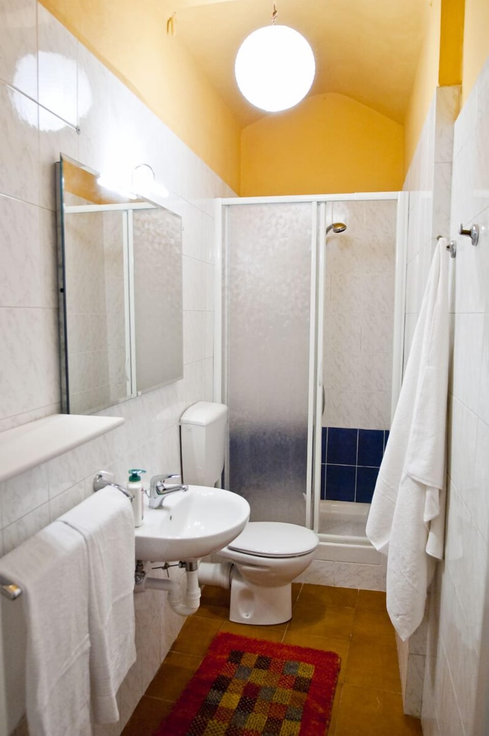 Suite, 1 Queen Bed, Non Smoking | Bathroom | Shower, free toiletries, hair dryer, towels