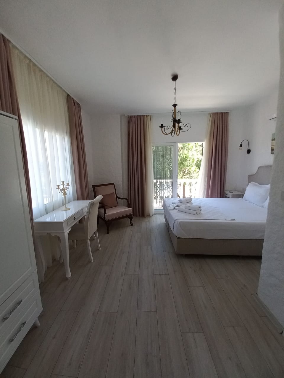 Deluxe Room | Premium bedding, soundproofing, free WiFi, bed sheets